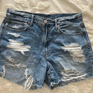 American Eagle 90s Fit Medium Wash Jean Shorts Distressed Size 4